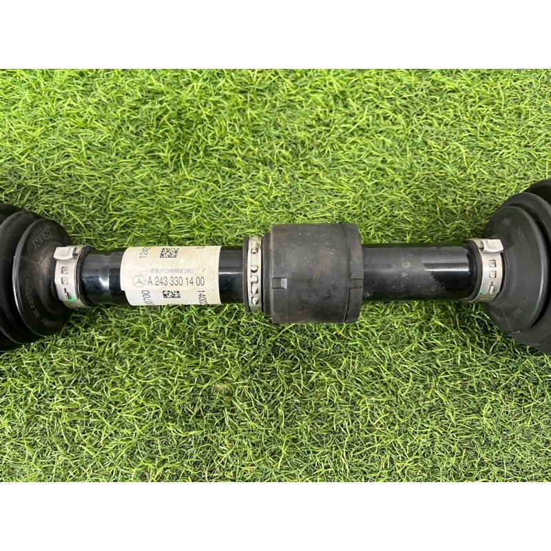 Привод (трансмиссия) Mercedes-Benz EQB 350 X243 2022 A2433301500