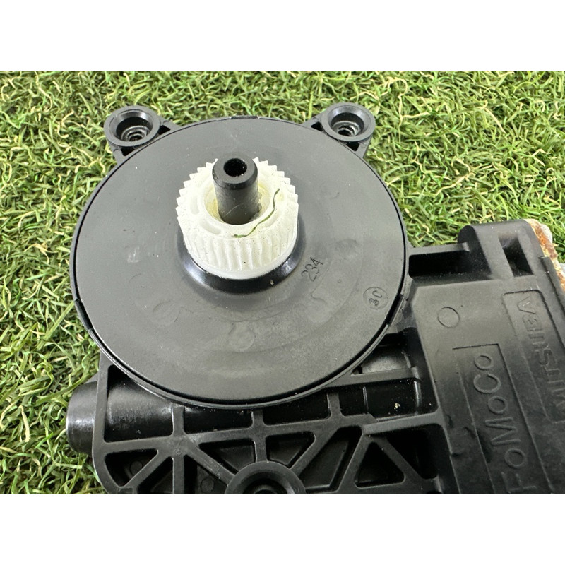 Мотор стеклоподъемника (электрика) LAND ROVER Range Rover Evoque L538 2016 2.0 LR031661