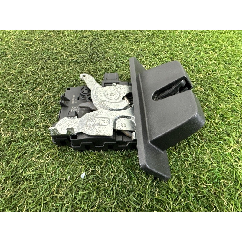 Замок багажника (кузов и элементы) LAND ROVER Range Rover L405 2016 5.0 LR070126