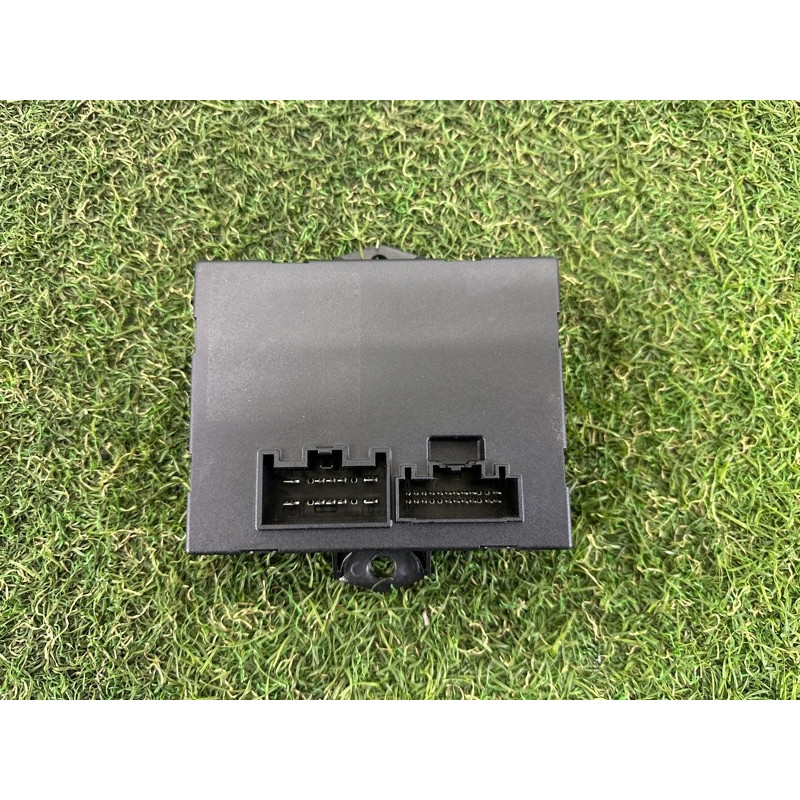 Блок управления крышки багажника (электрика / блоки управления) LAND ROVER Range Rover Evoque L538 2016 2.0 LR069233