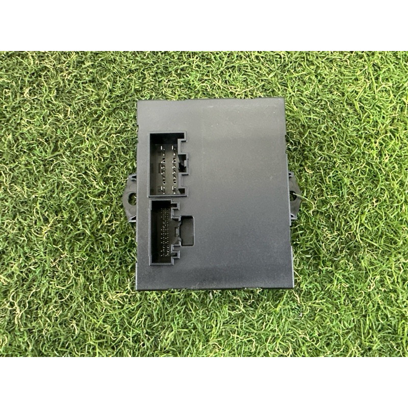 Блок управления крышки багажника (электрика / блоки управления) LAND ROVER Range Rover Evoque L538 2016 2.0 LR069233