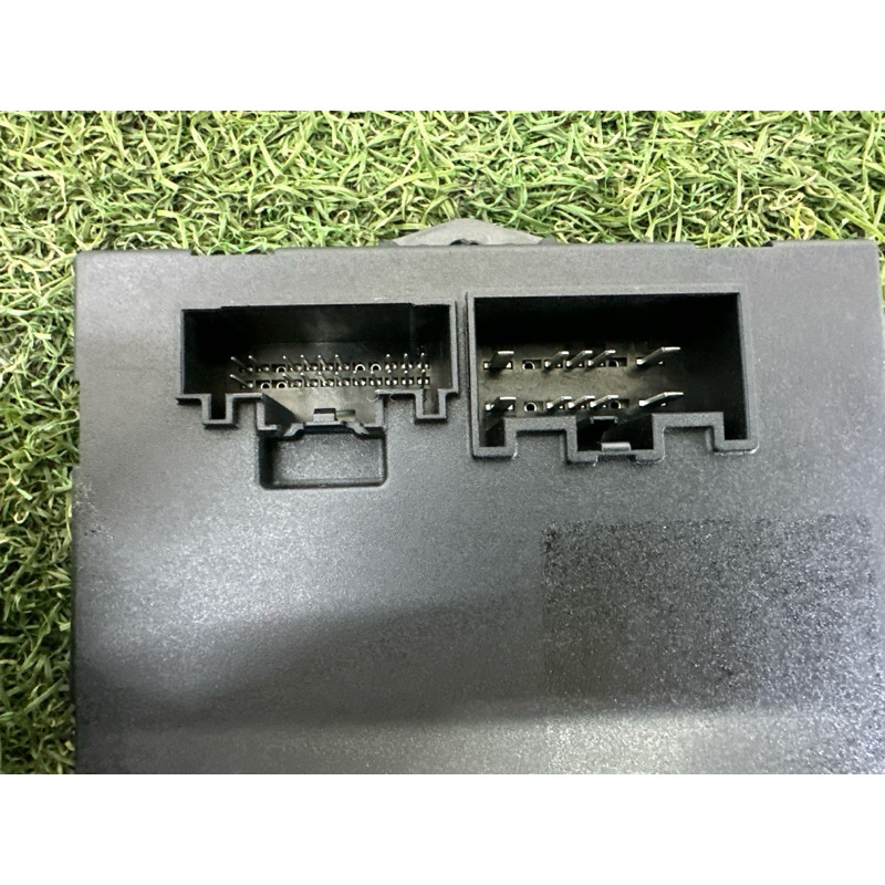 Блок управления крышки багажника (электрика / блоки управления) LAND ROVER Range Rover Evoque L538 2016 2.0 LR069233