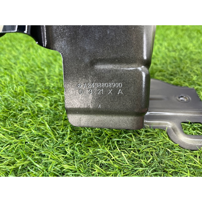 Крепление крыла (кузов и элементы) Mercedes-Benz EQB 350 X243 2022 A2438808900