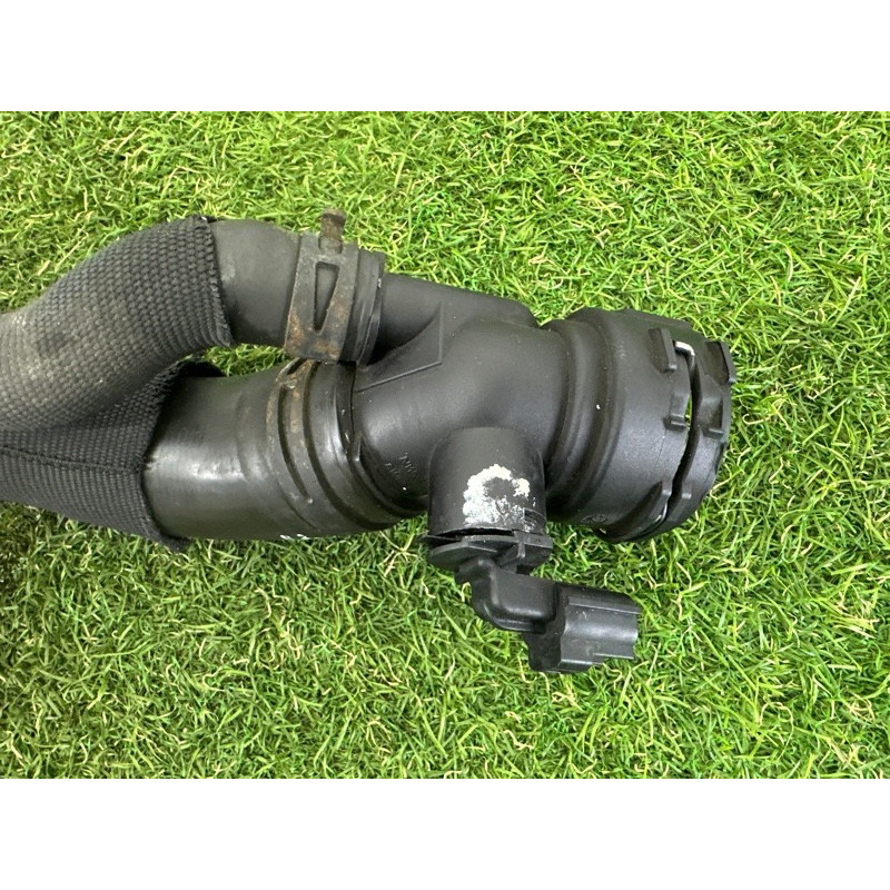 Патрубок (система охлаждения) LAND ROVER Range Rover L405 2016 5.0 LR042893