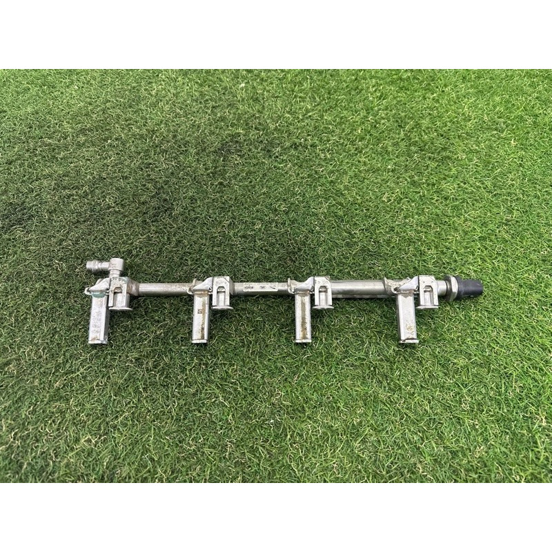 Топливная рампа (топливная система) LAND ROVER Range Rover L405 2016 5.0 LR035127