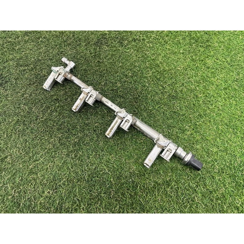 Топливная рампа (топливная система) LAND ROVER Range Rover L405 2016 5.0 LR035127