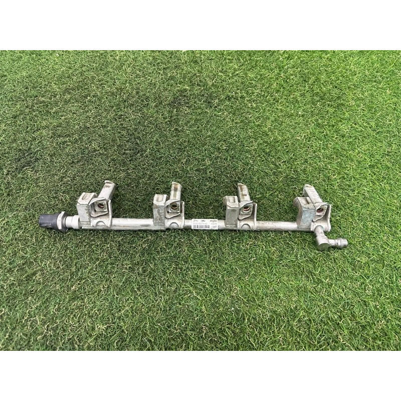 Топливная рампа (топливная система) LAND ROVER Range Rover L405 2016 5.0 LR035127