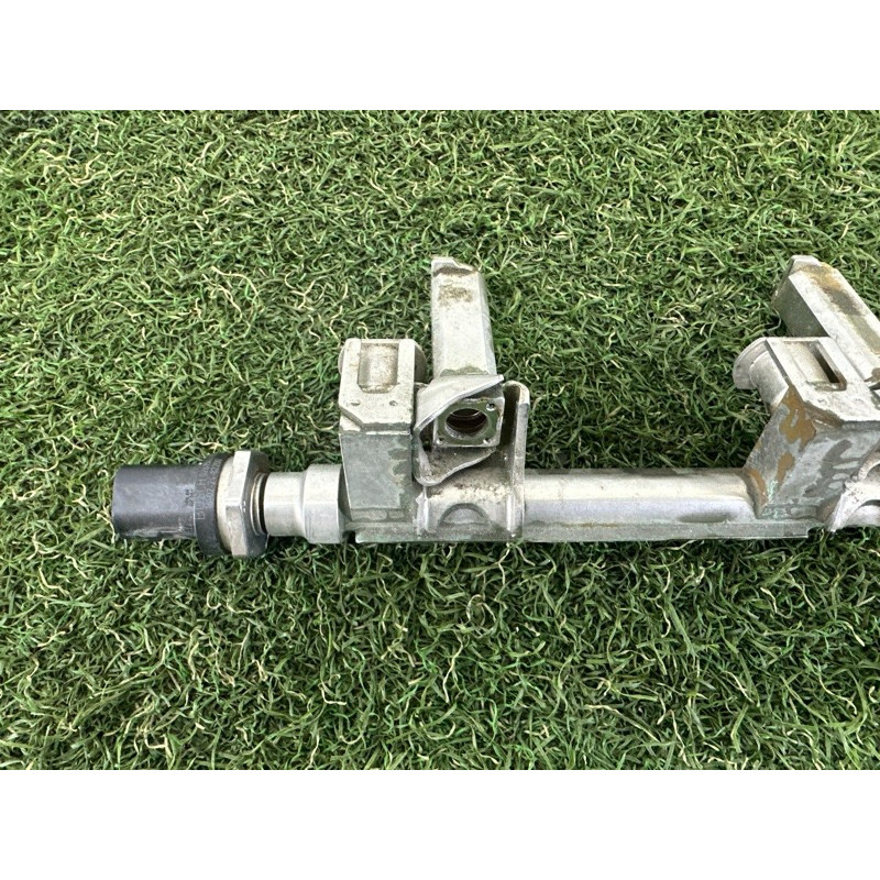 Топливная рампа (топливная система) LAND ROVER Range Rover L405 2016 5.0 LR035127