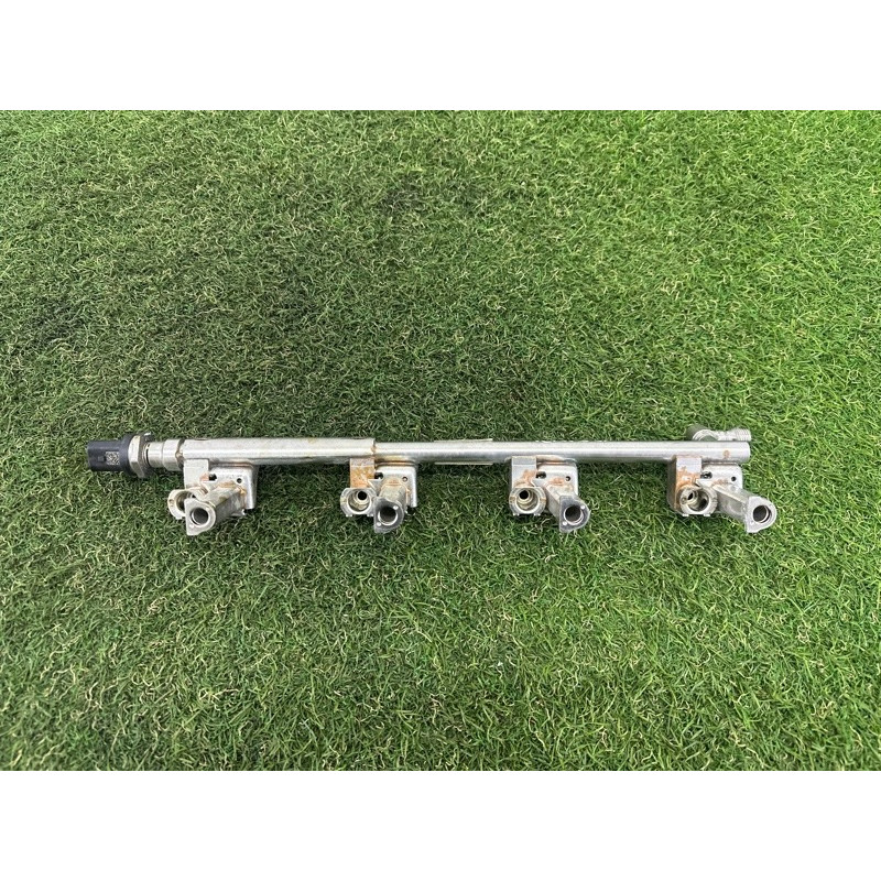 Топливная рампа (топливная система) LAND ROVER Range Rover L405 2016 5.0 LR035127