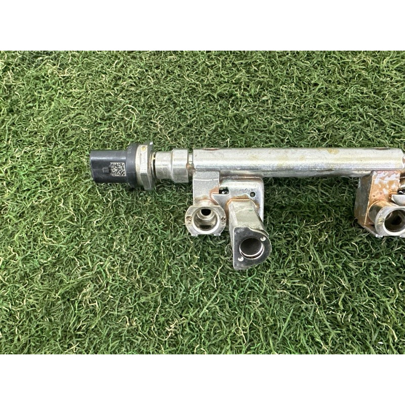 Топливная рампа (топливная система) LAND ROVER Range Rover L405 2016 5.0 LR035127