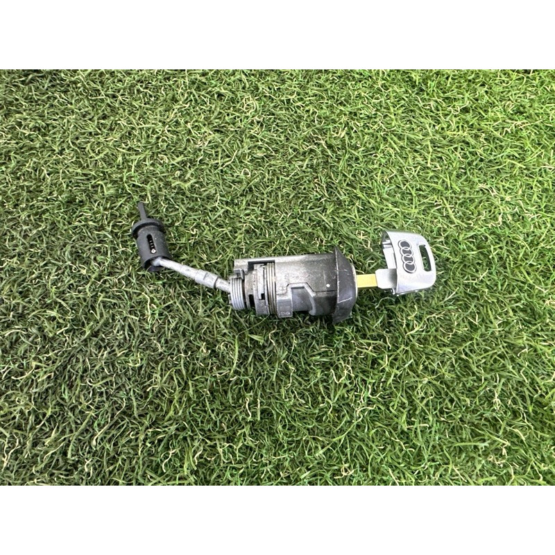 Личинка замка двери с ключом (кузов и элементы) AUDI A4 B9 2017 2.0 TFSI 107837167EN