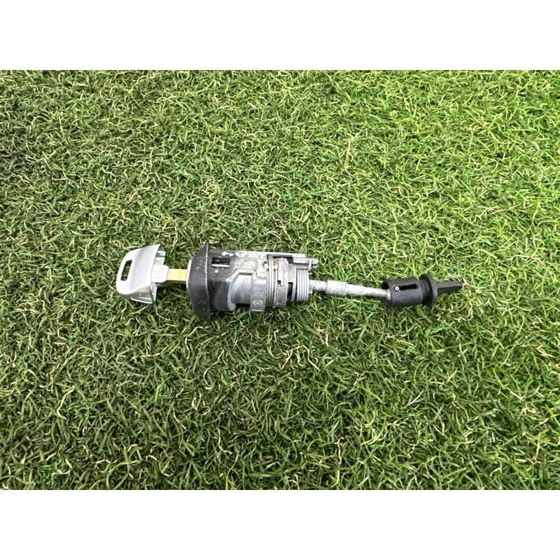 Личинка замка двери с ключом (кузов и элементы) AUDI A4 B9 2017 2.0 TFSI 107837167EN