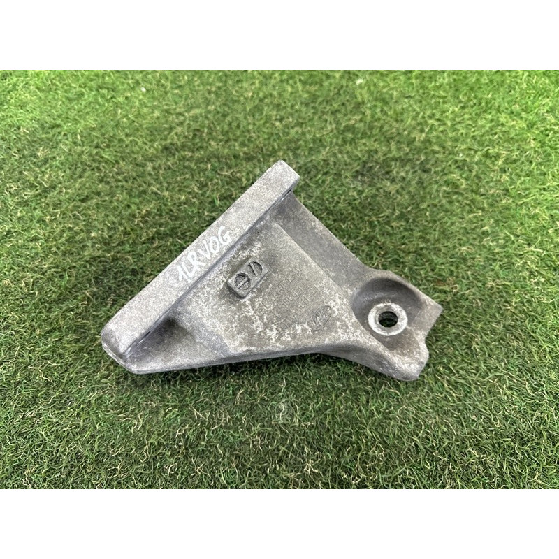 Кронштейн подушки двигателя (кронштейны двигателя) LAND ROVER Range Rover L405 2016 5.0 LR033183