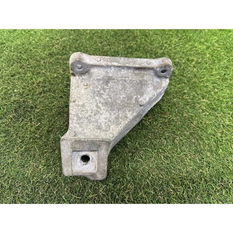 Кронштейн подушки двигателя (кронштейны двигателя) LAND ROVER Range Rover L405 2016 5.0 LR033183