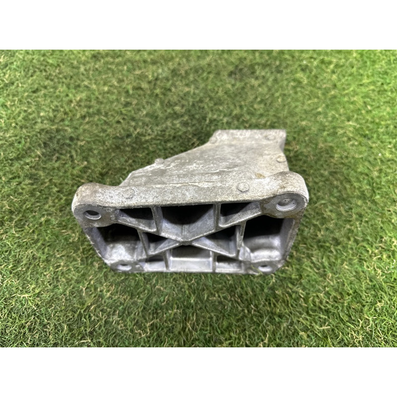 Кронштейн подушки двигателя (кронштейны двигателя) LAND ROVER Range Rover L405 2016 5.0 LR033183