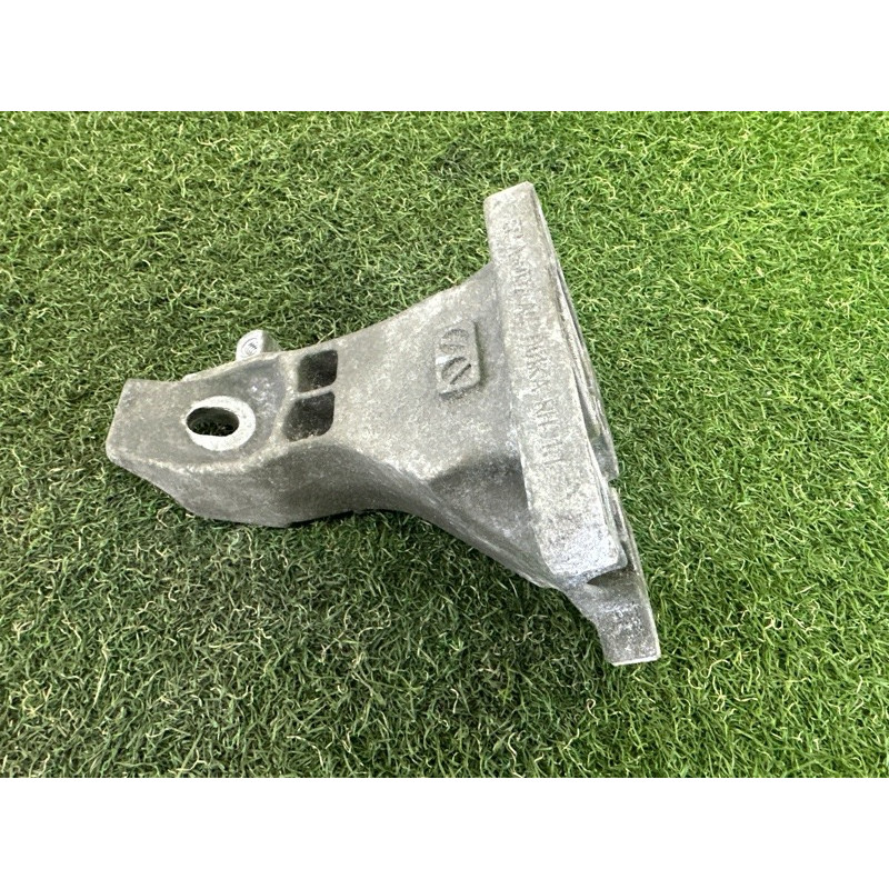 Кронштейн подушки двигателя (кронштейны двигателя) LAND ROVER Range Rover L405 2016 5.0 LR033180