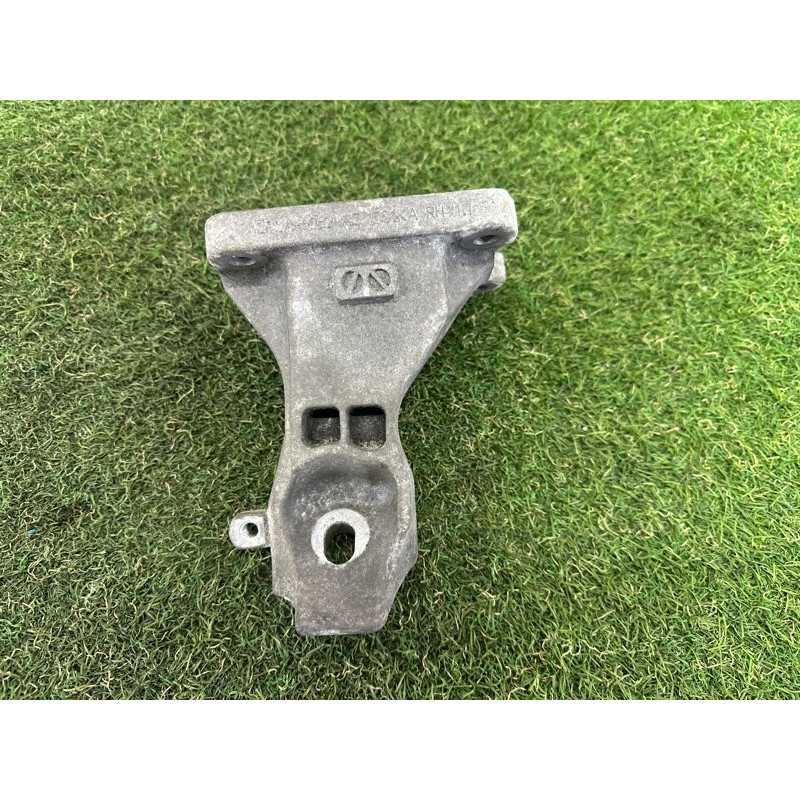 Кронштейн подушки двигателя (кронштейны двигателя) LAND ROVER Range Rover L405 2016 5.0 LR033180