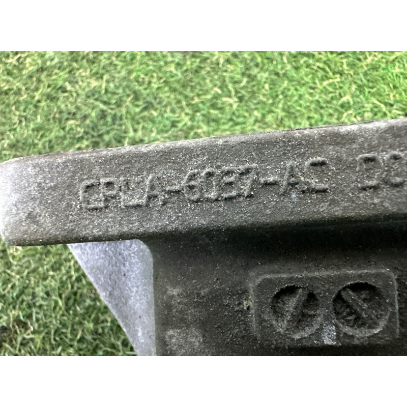 Кронштейн подушки двигателя (кронштейны двигателя) LAND ROVER Range Rover L405 2016 5.0 LR033180