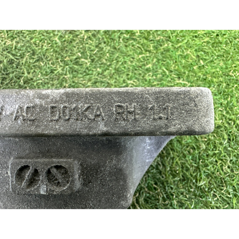 Кронштейн подушки двигателя (кронштейны двигателя) LAND ROVER Range Rover L405 2016 5.0 LR033180