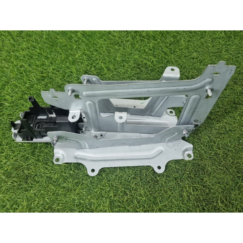Кронштейн блока управления (кузов и элементы) Mercedes-Benz EQB 350 X243 2022 A2435450700
