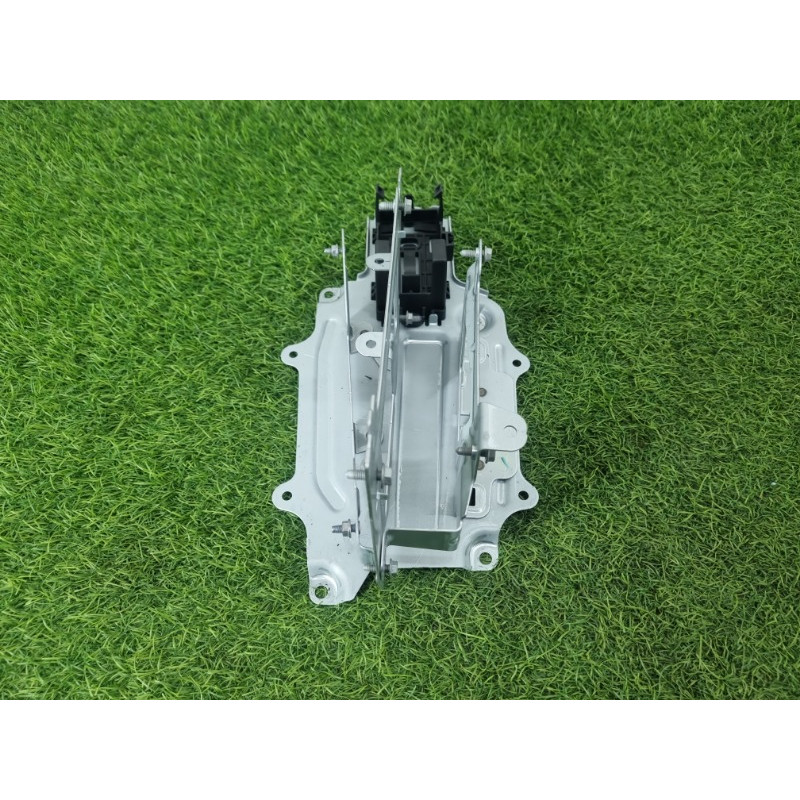 Кронштейн блока управления (кузов и элементы) Mercedes-Benz EQB 350 X243 2022 A2435450700