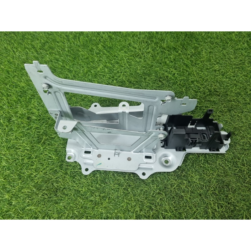 Кронштейн блока управления (кузов и элементы) Mercedes-Benz EQB 350 X243 2022 A2435450700