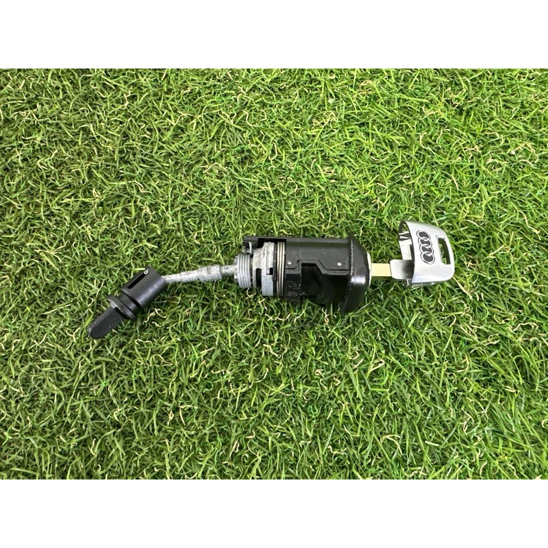 Личинка замка двери с ключом (кузов и элементы) AUDI A4 B9 2017 2.0 TFSI 107837167EN