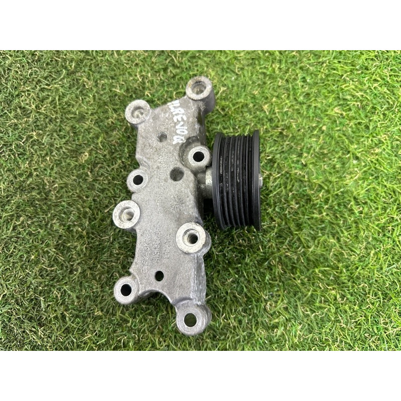 Кронштейн генератора (кронштейны двигателя) LAND ROVER Range Rover Evoque L538 2016 2.0 LR056659