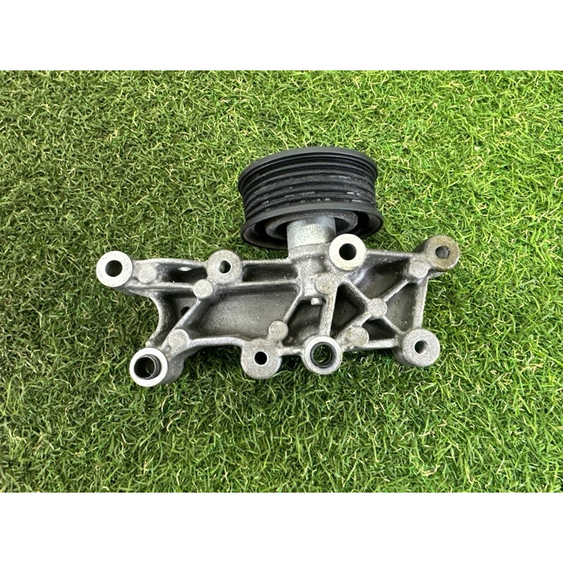 Кронштейн генератора (кронштейны двигателя) LAND ROVER Range Rover Evoque L538 2016 2.0 LR056659