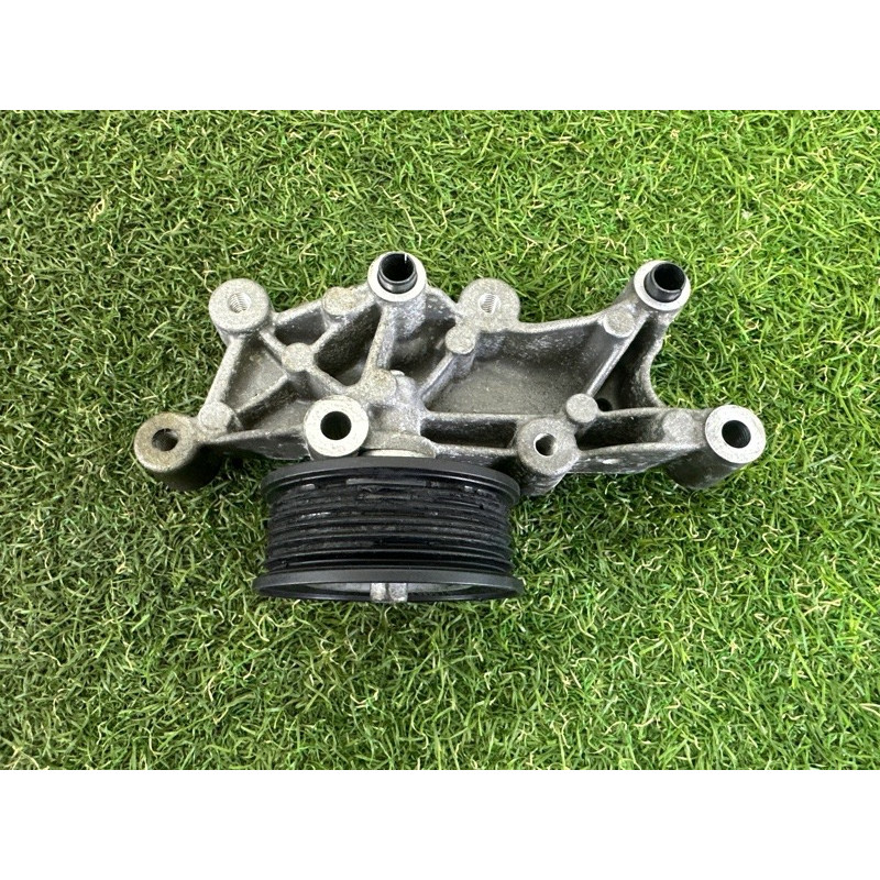 Кронштейн генератора (кронштейны двигателя) LAND ROVER Range Rover Evoque L538 2016 2.0 LR056659