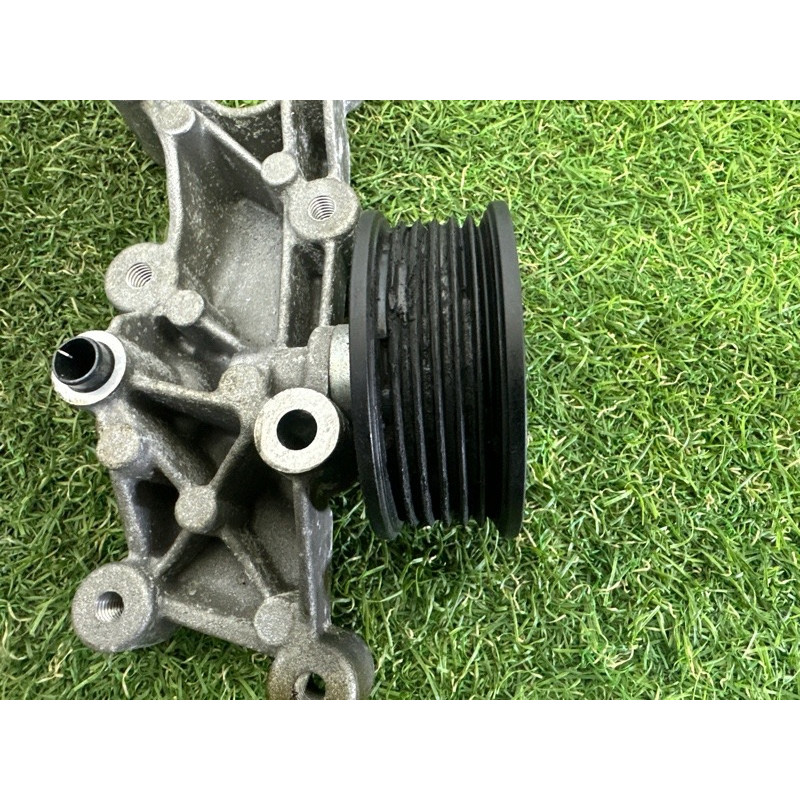 Кронштейн генератора (кронштейны двигателя) LAND ROVER Range Rover Evoque L538 2016 2.0 LR056659