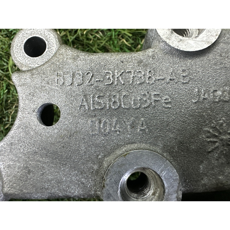 Кронштейн генератора (кронштейны двигателя) LAND ROVER Range Rover Evoque L538 2016 2.0 LR056659