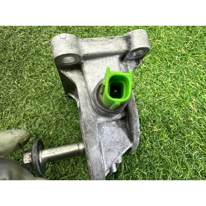 Кронштейн масляного фильтра (кронштейны двигателя) LAND ROVER Range Rover Evoque L538 2016 2.0 LR030369