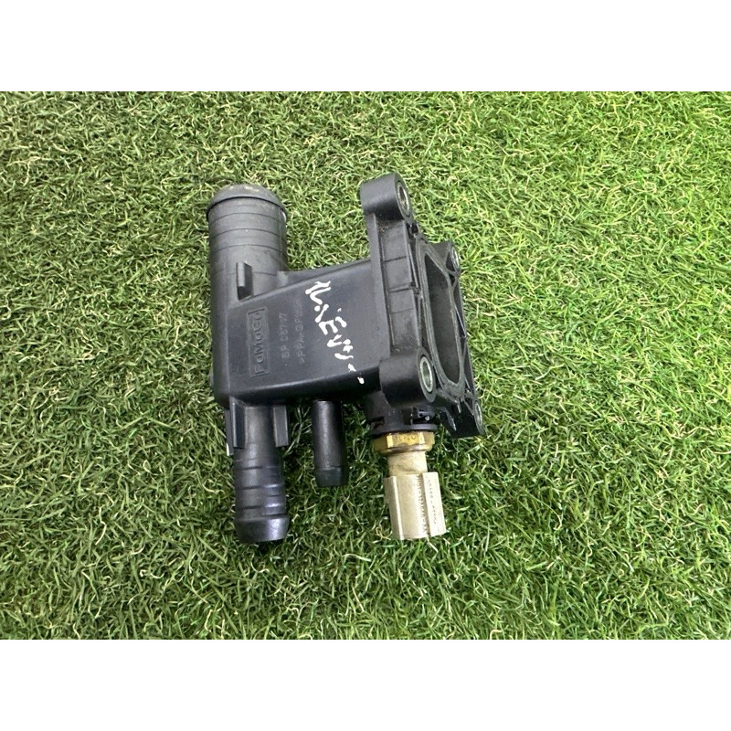 Фланець системи охолодження (система охлаждения) LAND ROVER Range Rover Evoque L538 2016 2.0 LR038758