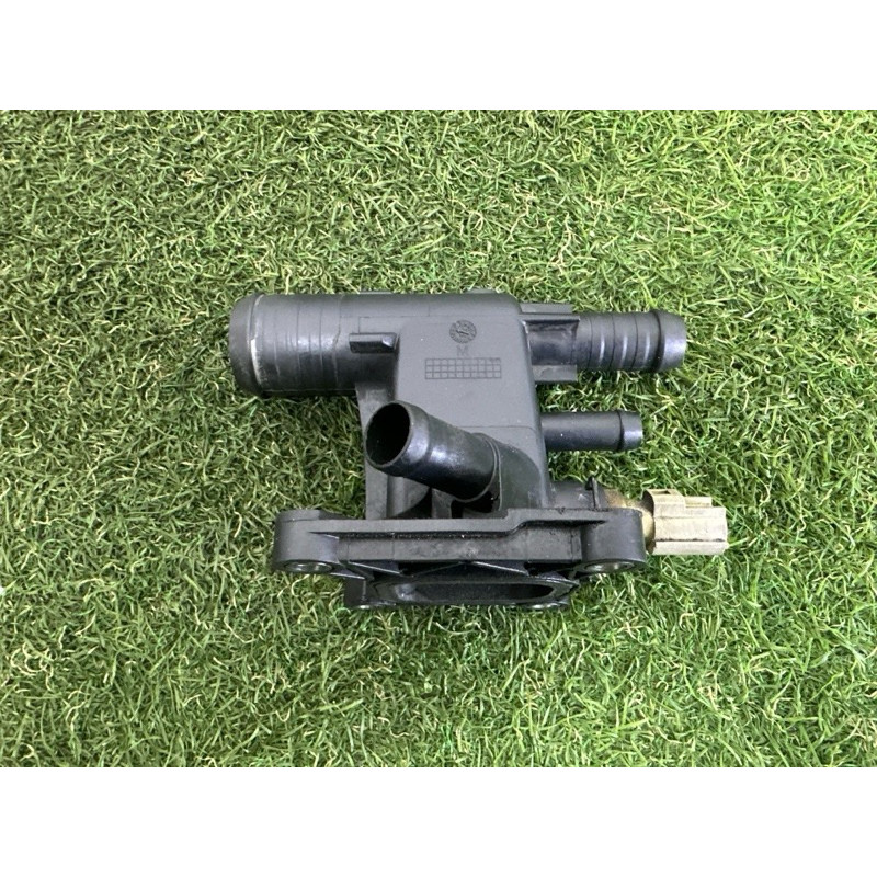 Фланець системи охолодження (система охлаждения) LAND ROVER Range Rover Evoque L538 2016 2.0 LR038758