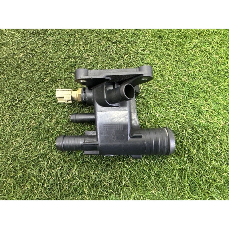 Фланець системи охолодження (система охлаждения) LAND ROVER Range Rover Evoque L538 2016 2.0 LR038758