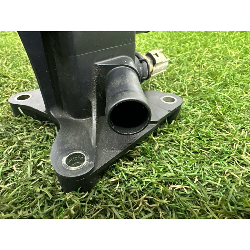 Фланець системи охолодження (система охлаждения) LAND ROVER Range Rover Evoque L538 2016 2.0 LR038758