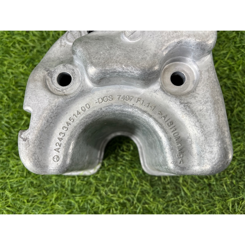 Кронштейн подрамника (подвеска) Mercedes-Benz EQB 350 X243 2022 A2433451400