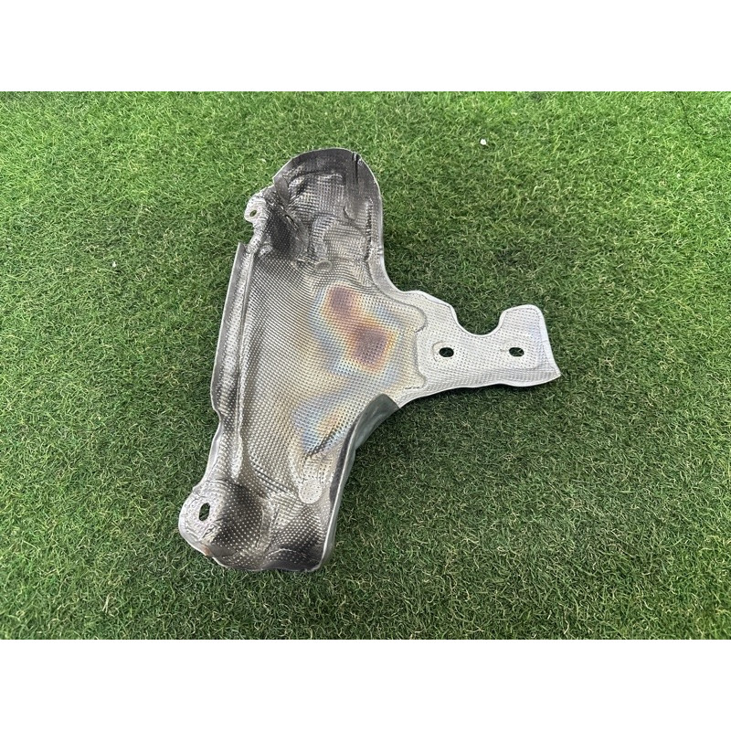 Защита коллектора (выпускная система) LAND ROVER Range Rover Evoque L538 2016 2.0 LR025679