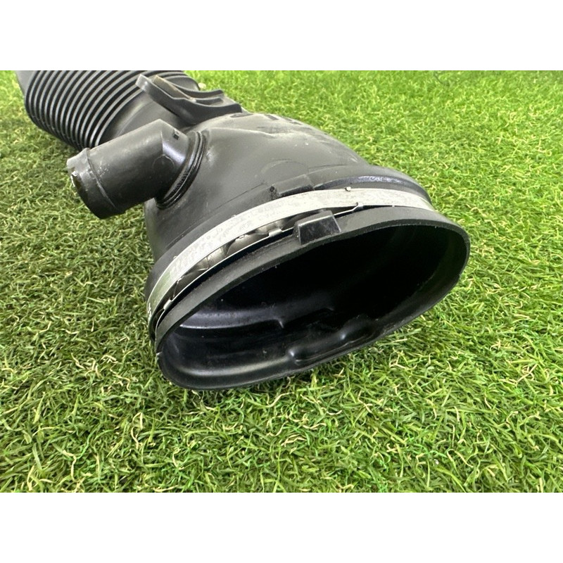 Патрубок воздушного фильтра (впускная система) LAND ROVER Range Rover Evoque L538 2016 2.0 LR024307