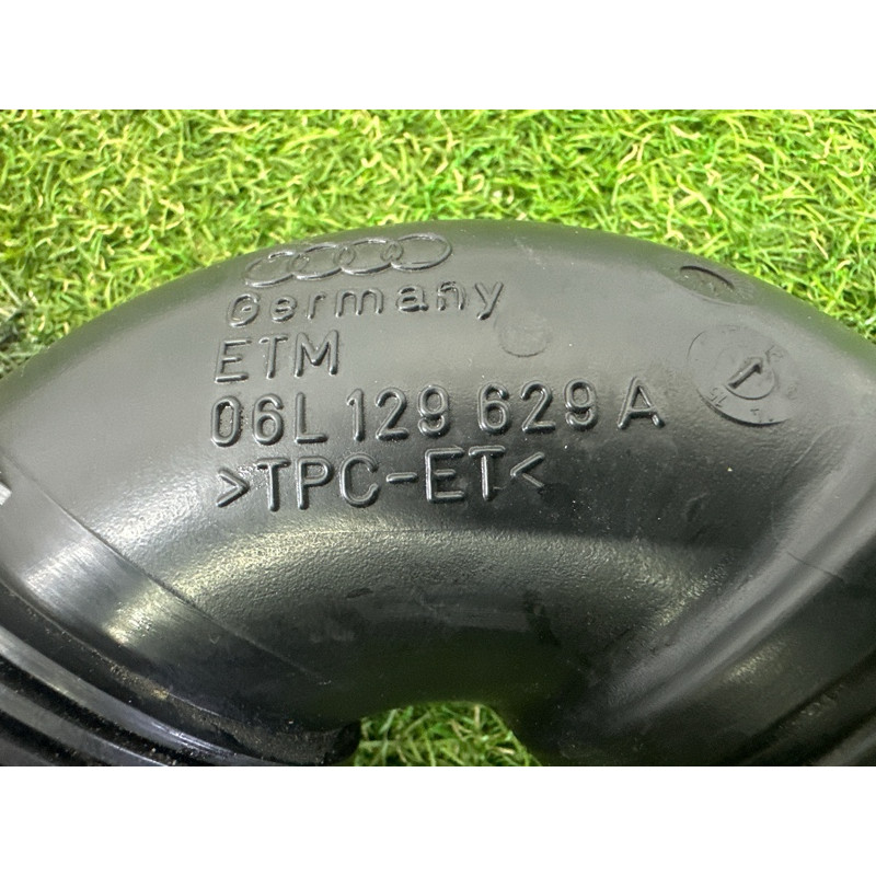 Патрубок воздушного фильтра (впускная система) AUDI A4 B9 2018 2.0 DBPA 06L129629A