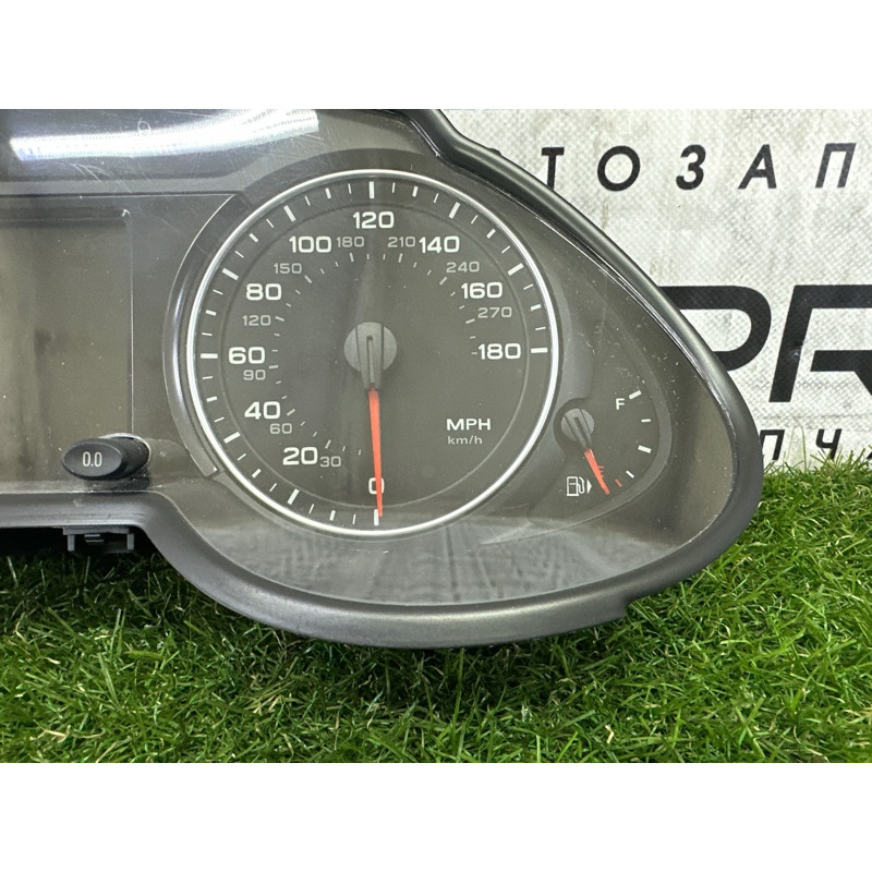 Панель приборов (салон) AUDI Q5 8R 2012 3.2 8R0920981G