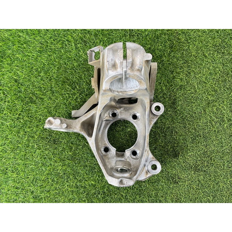 Поворотний кулак (подвеска) Mercedes-Benz EQB 350 X243 2022 A2473320100