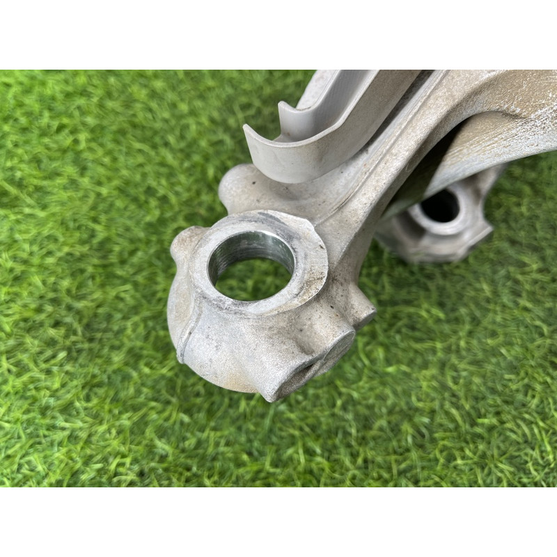 Поворотний кулак (подвеска) Mercedes-Benz EQB 350 X243 2022 A2473320100