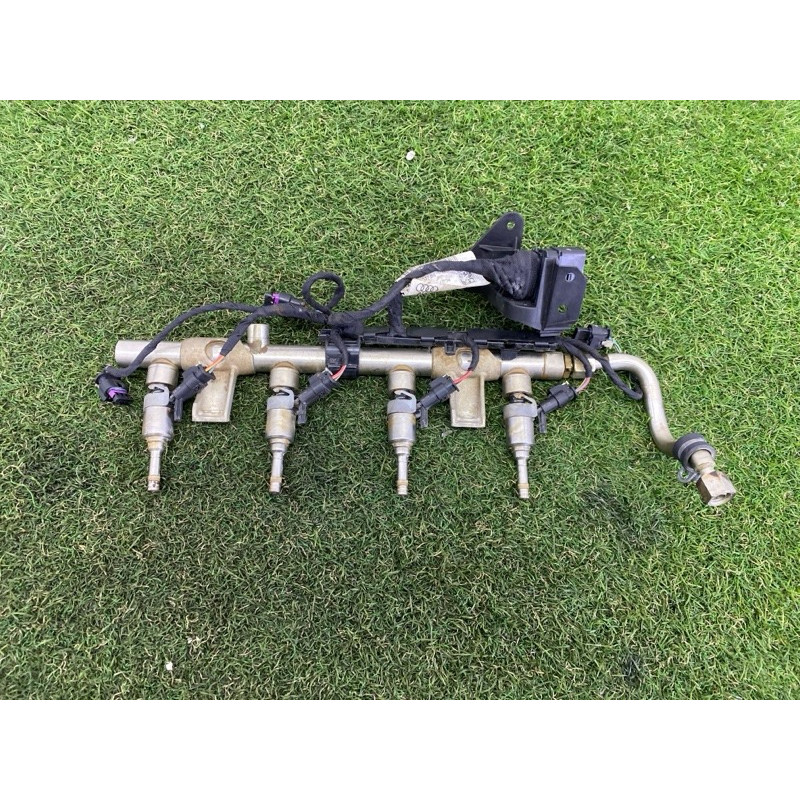 Топливная рампа (топливная система) AUDI A4 B9 2017 2.0 DBPA 06G906036