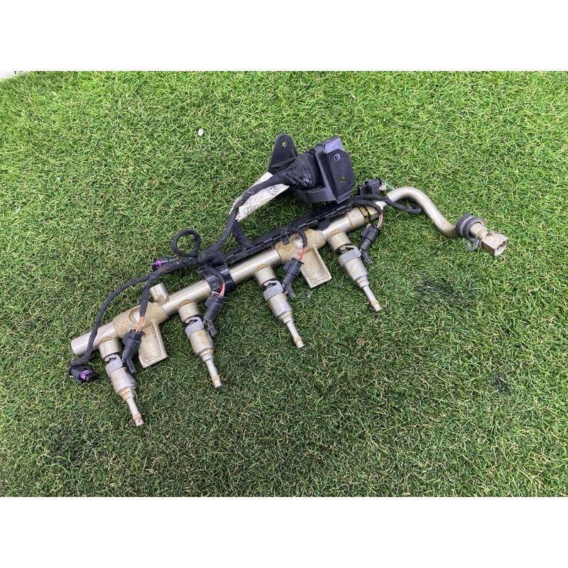 Топливная рампа (топливная система) AUDI A4 B9 2017 2.0 DBPA 06G906036