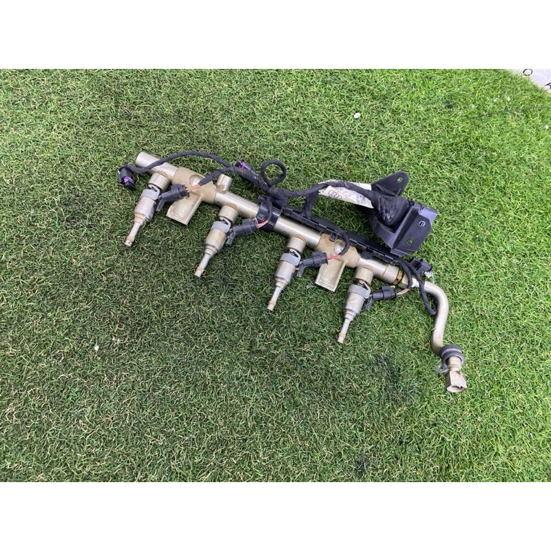 Топливная рампа (топливная система) AUDI A4 B9 2017 2.0 DBPA 06G906036