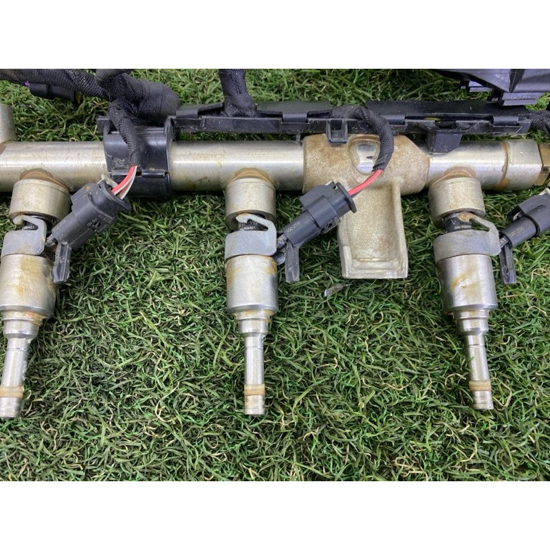 Топливная рампа (топливная система) AUDI A4 B9 2017 2.0 DBPA 06G906036