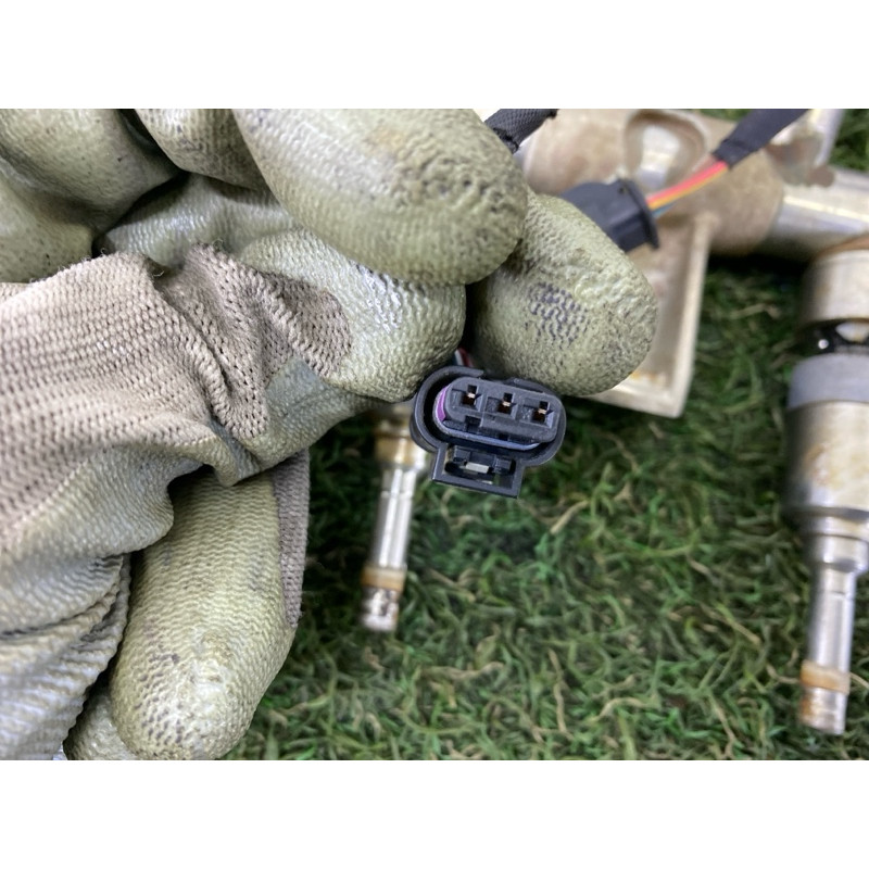 Топливная рампа (топливная система) AUDI A4 B9 2017 2.0 DBPA 06G906036