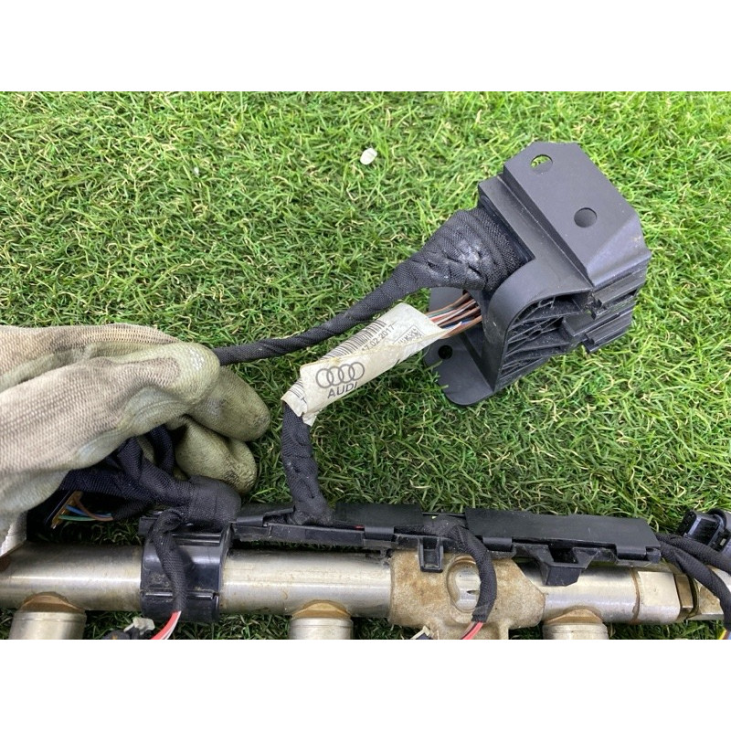 Топливная рампа (топливная система) AUDI A4 B9 2017 2.0 DBPA 06G906036